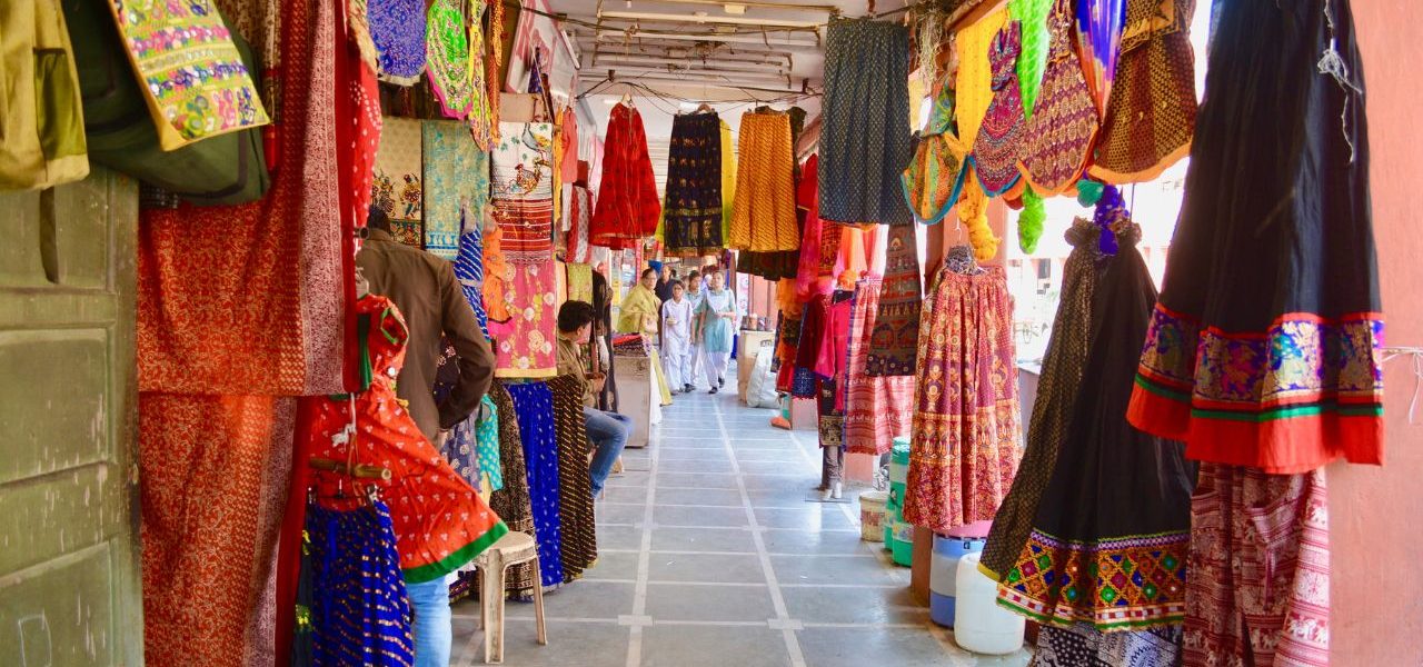 Exploring the Markets of Jaipur – Shopping and Bargaining Tips!