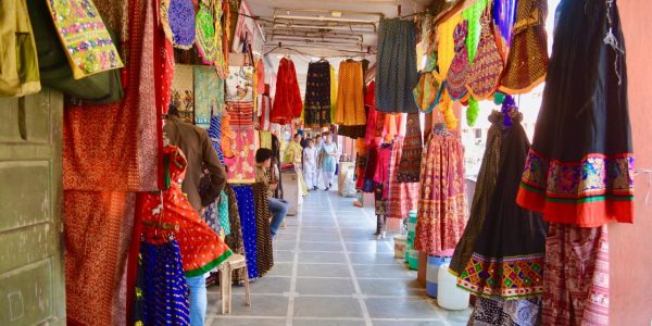 Exploring the Markets of Jaipur – Shopping and Bargaining Tips!